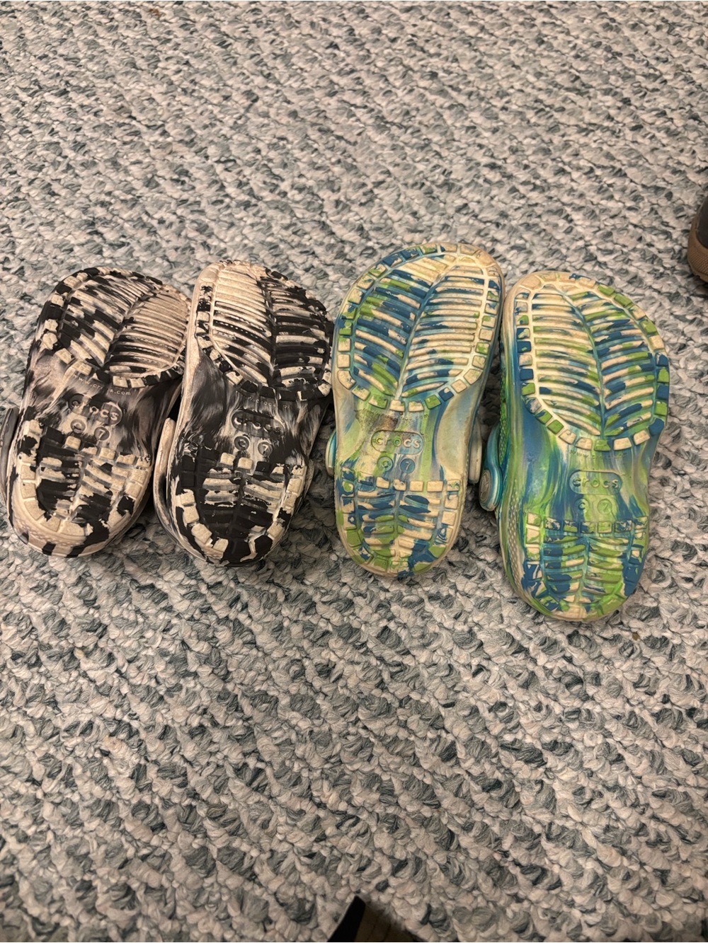 🦎Tie Dye Crocs - Picture 2 of 4
